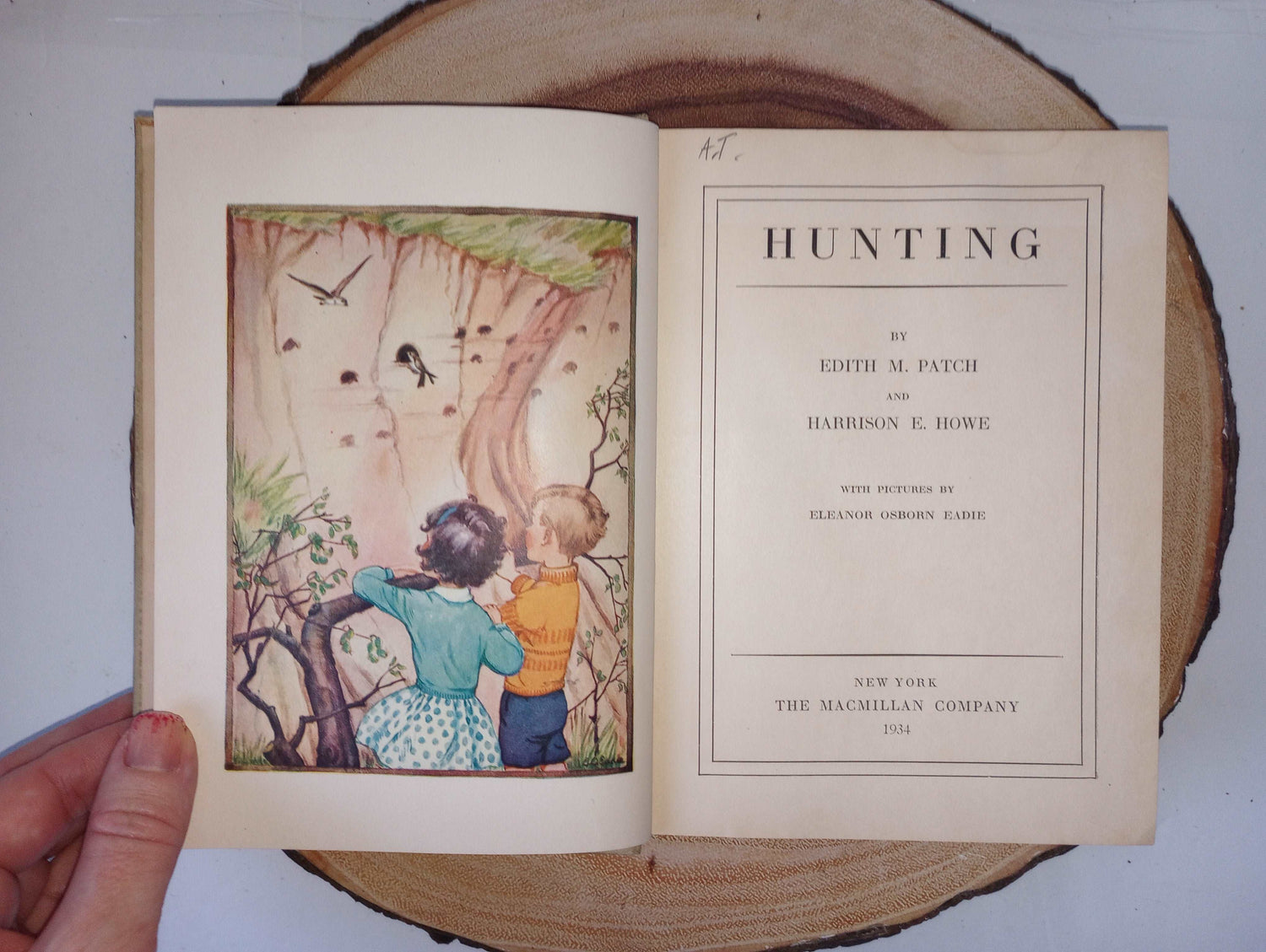 Nature & Science Readers: Hunting 1934 Illustrated Animal Book for Kids