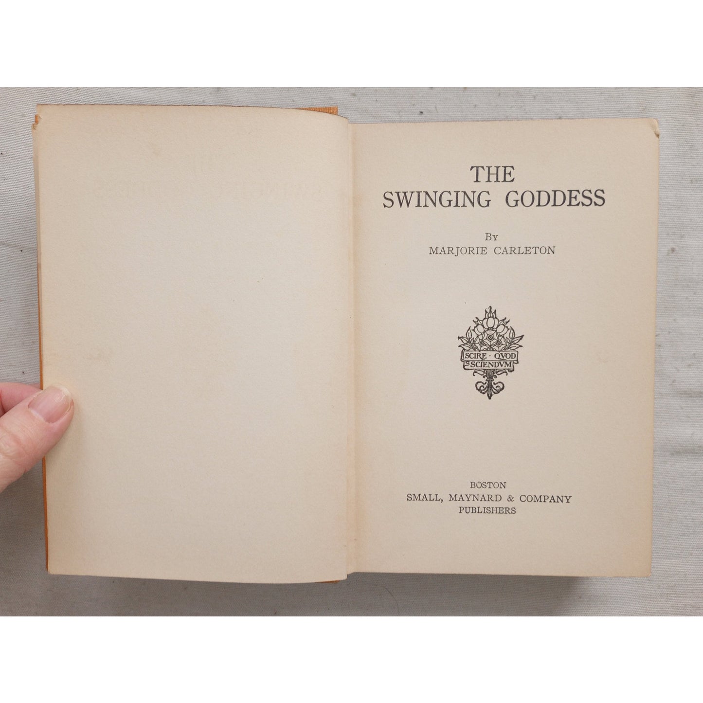 THE SWINGING GODDESS [MARJORIE CARLETON, 1926] MYSTERY NOVEL RARE 1ST EDITION